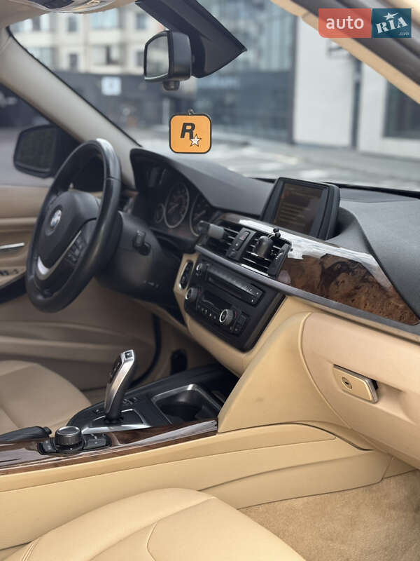 Седан BMW 3 Series 2015 в Кременце