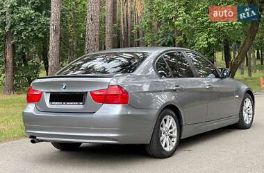 Седан BMW 3 Series 2011 в 