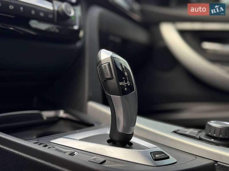 Седан BMW 3 Series 2016 в Львові