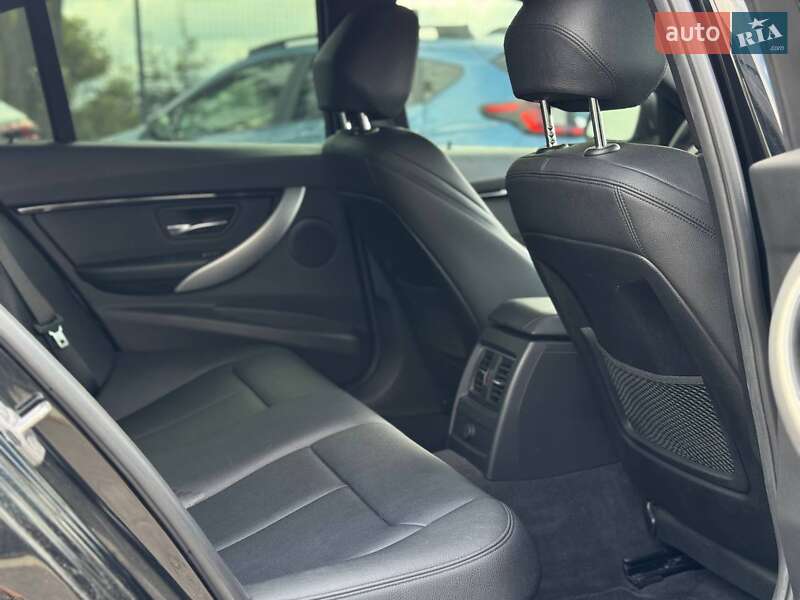 Седан BMW 3 Series 2016 в Львові