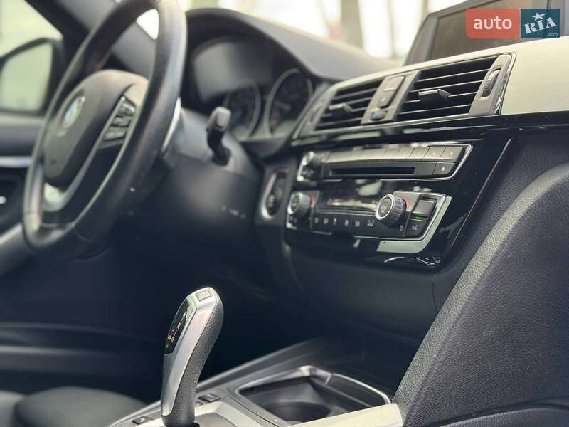 Седан BMW 3 Series 2016 в Львові