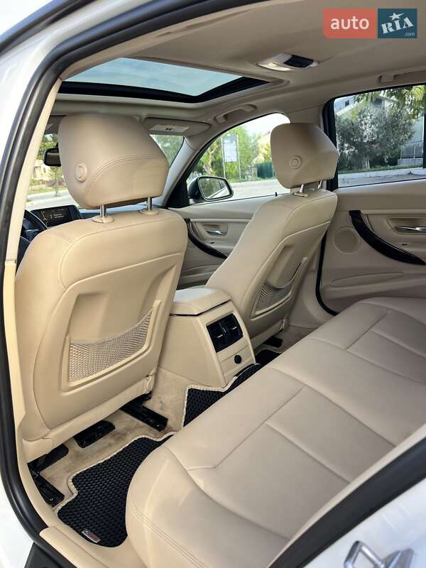 Седан BMW 3 Series 2013 в Львові