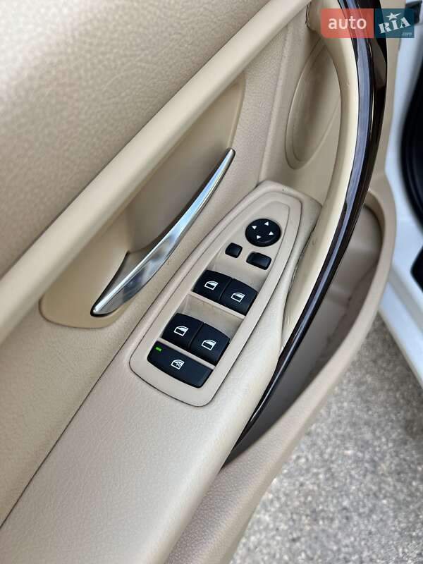 Седан BMW 3 Series 2013 в Львові