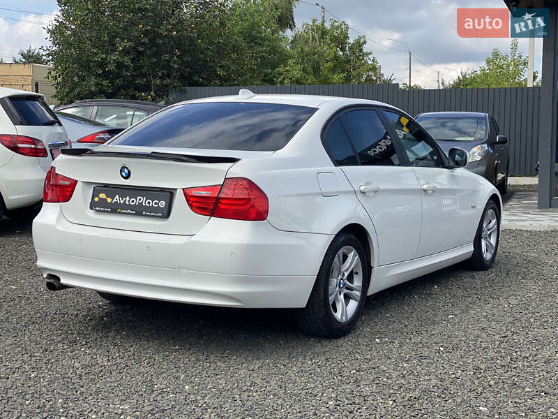 Седан BMW 3 Series 2009 в Луцке