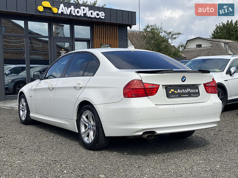 Седан BMW 3 Series 2009 в Луцке
