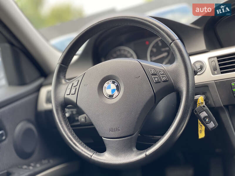 Седан BMW 3 Series 2009 в Луцке