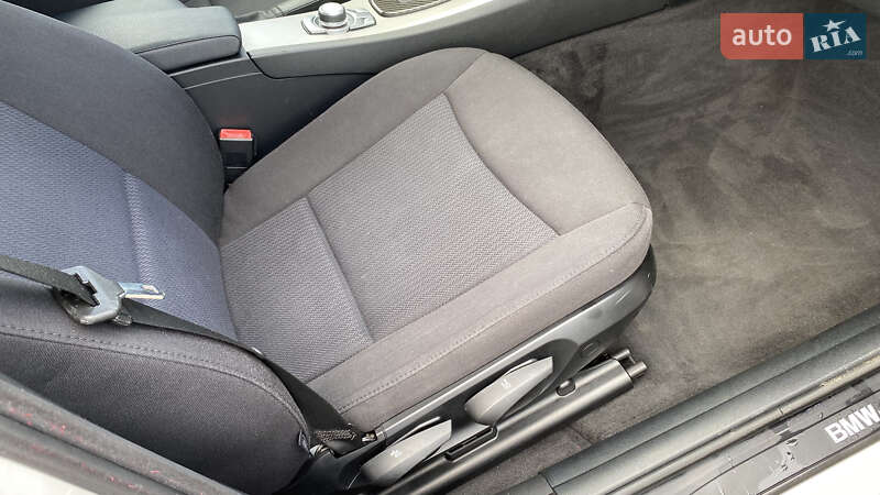Седан BMW 3 Series 2009 в Луцке