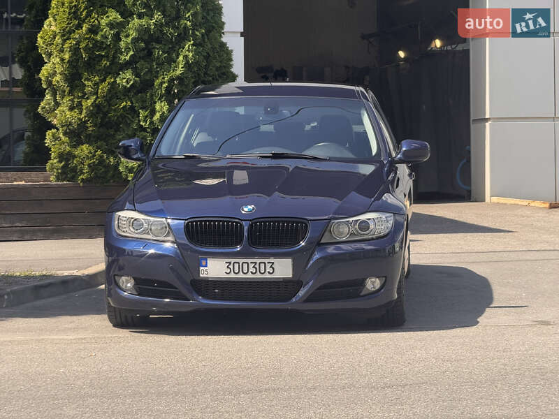 BMW 3 Series 2011