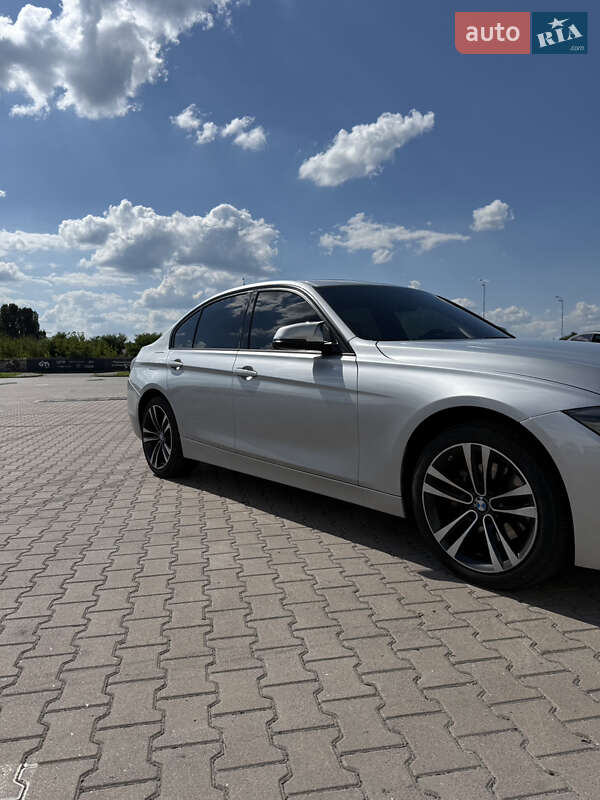 Седан BMW 3 Series 2017 в Киеве
