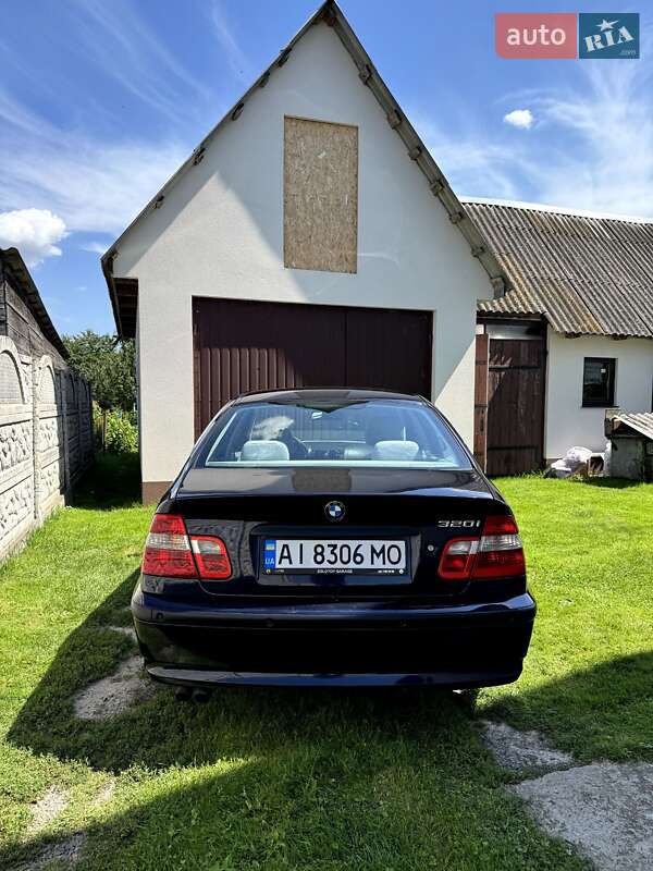 Седан BMW 3 Series 2002 в Млинове