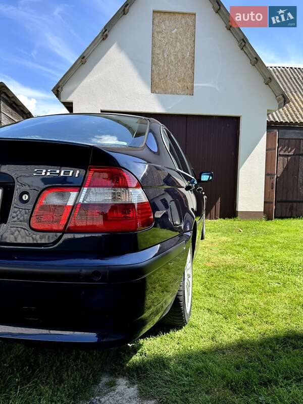Седан BMW 3 Series 2002 в Млинове