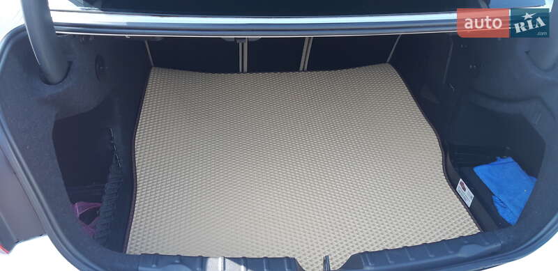 Седан BMW 3 Series 2013 в Корюковке