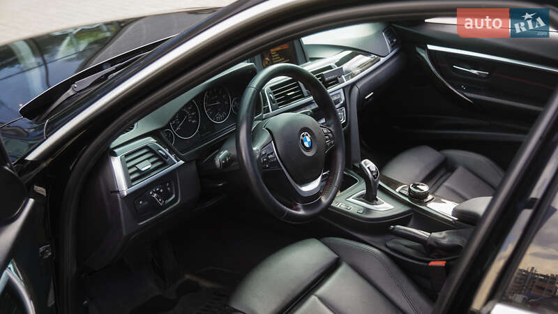 Седан BMW 3 Series 2016 в Львові