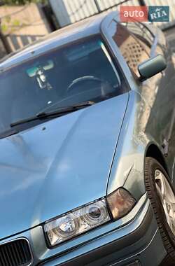 Седан BMW 3 Series 1996 в Шептицькому