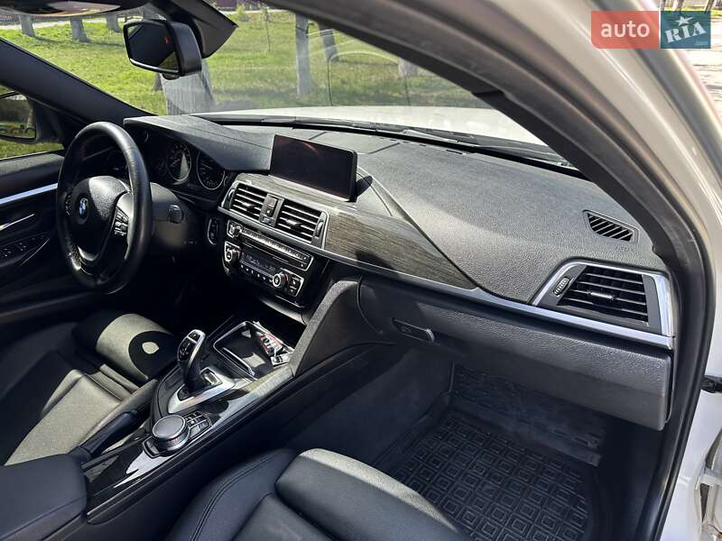 Седан BMW 3 Series 2018 в Тульчині