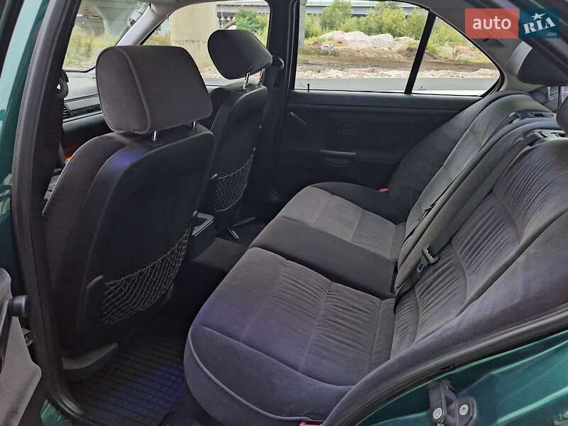 Седан BMW 3 Series 1997 в Киеве