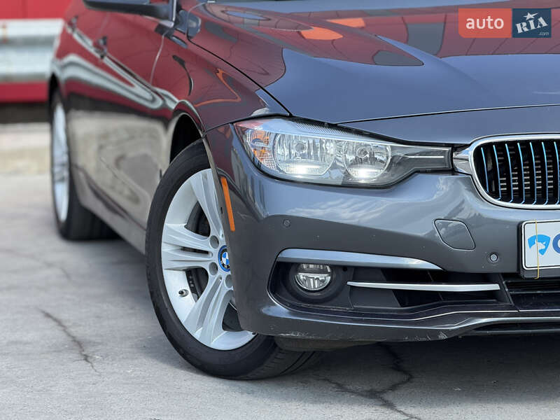 Седан BMW 3 Series 2017 в Киеве