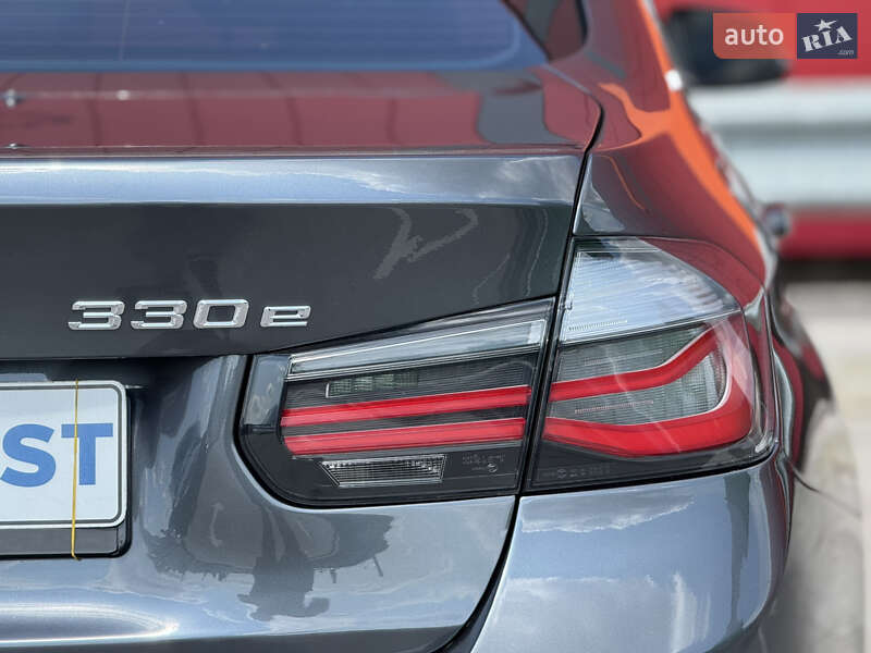 Седан BMW 3 Series 2017 в Киеве