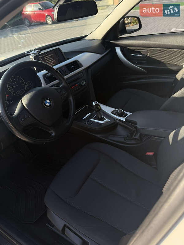 Седан BMW 3 Series 2013 в Виннице