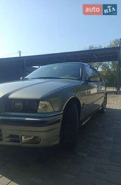 Седан BMW 3 Series 1993 в Звягеле