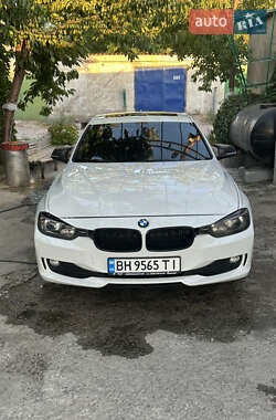 Седан BMW 3 Series 2013 в Южному