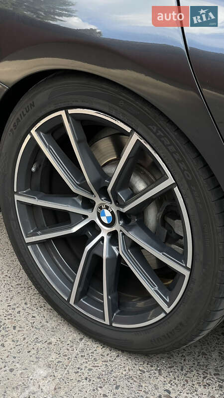 Седан BMW 3 Series 2019 в Львові
