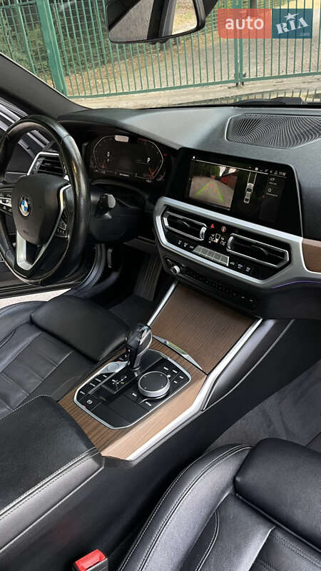 Седан BMW 3 Series 2019 в Львові