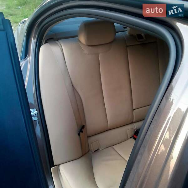 Седан BMW 3 Series 2013 в Львові