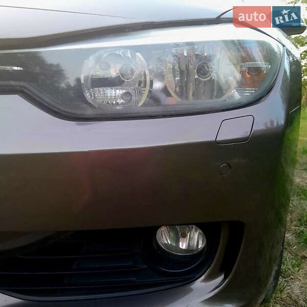 Седан BMW 3 Series 2013 в Львові