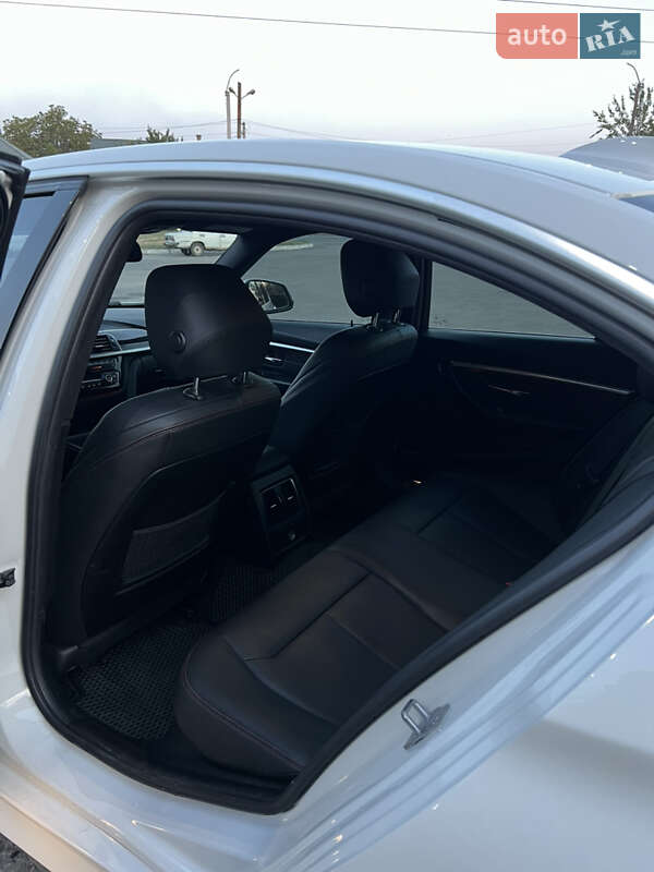 Седан BMW 3 Series 2018 в Кам'янському