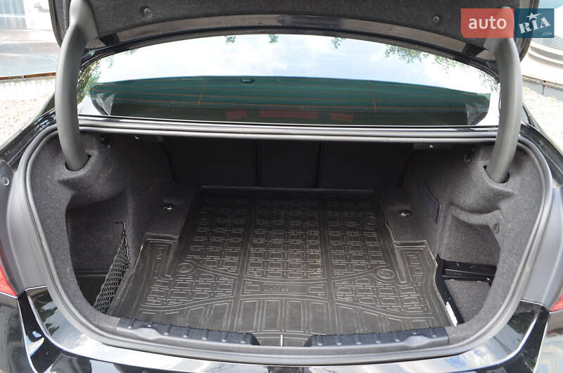 Седан BMW 3 Series 2016 в Києві