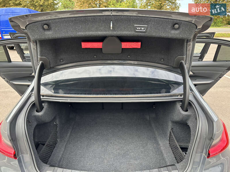 Седан BMW 3 Series 2019 в Рівному