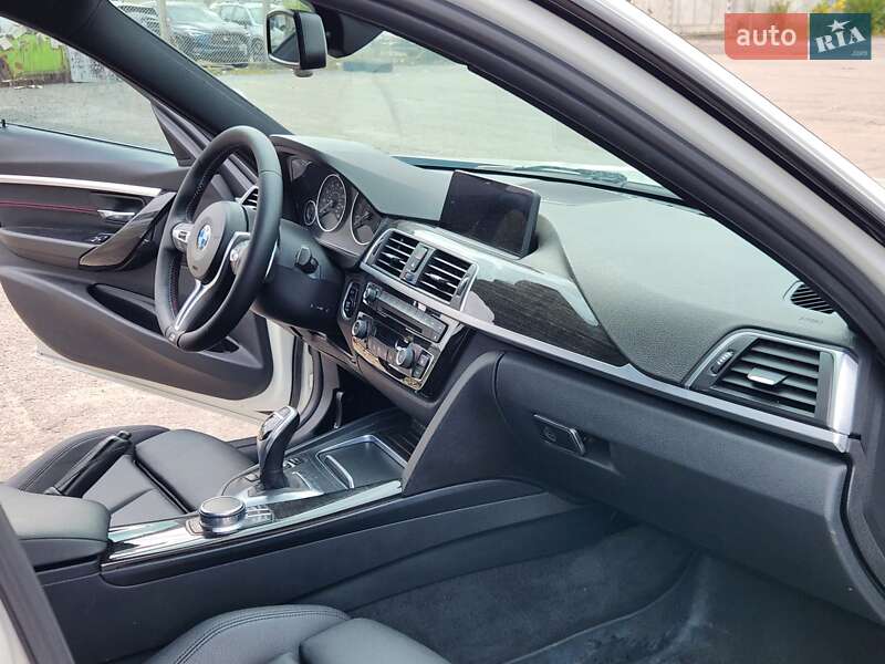 Седан BMW 3 Series 2017 в Ровно