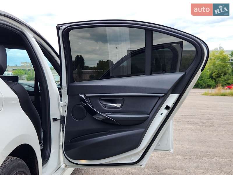 Седан BMW 3 Series 2016 в Ровно фото 25 Седан BMW 3 Series 2016 в Ровно
