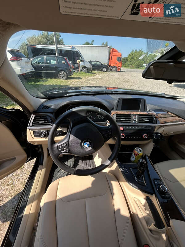 Седан BMW 3 Series 2013 в Новояворовске