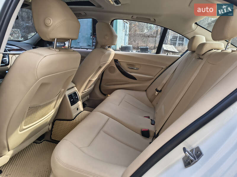 Седан BMW 3 Series 2016 в Ірпені