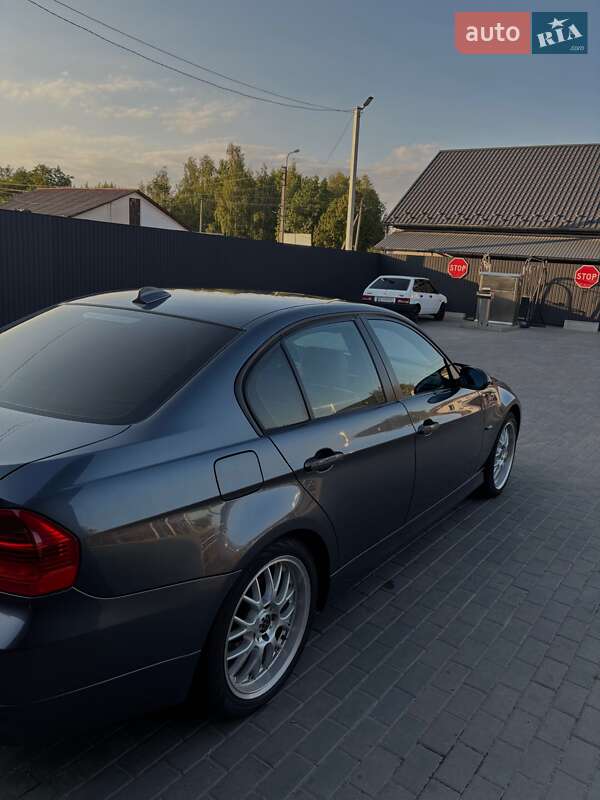 Седан BMW 3 Series 2006 в Березане
