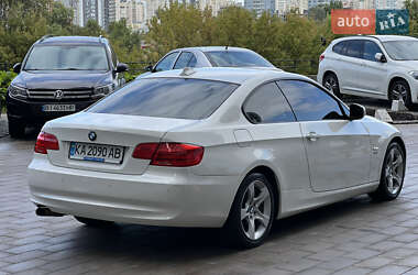 Купе BMW 3 Series 2010 в 