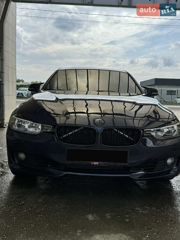 Седан BMW 3 Series 2014 в Хусте