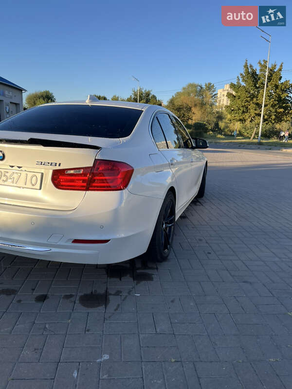 Седан BMW 3 Series 2015 в Киеве