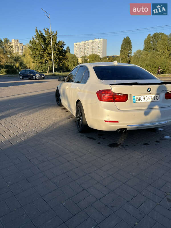 Седан BMW 3 Series 2015 в Киеве