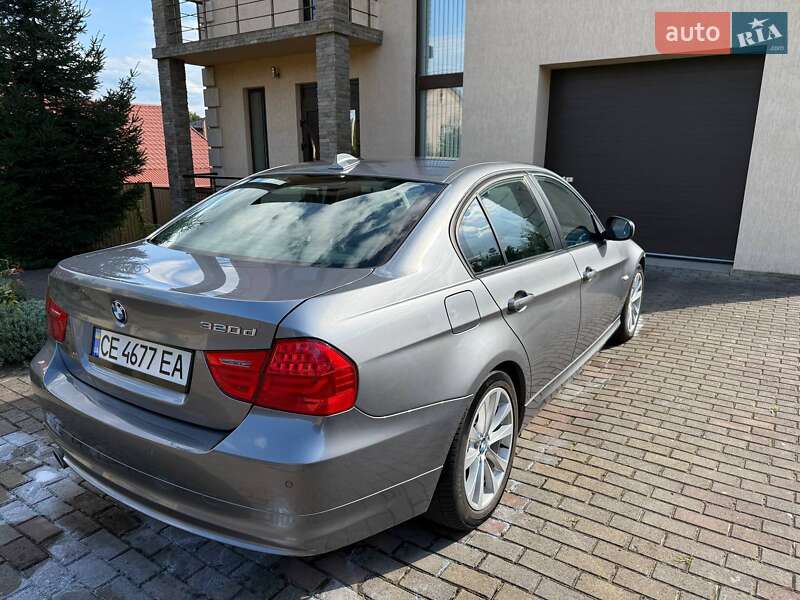 Седан BMW 3 Series 2011 в Чернівцях