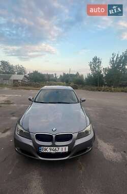 Седан BMW 3 Series 2011 в Зарічному