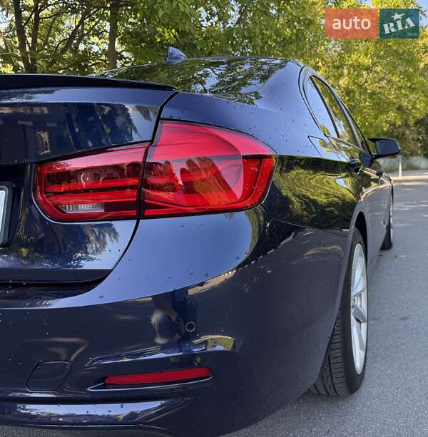 Седан BMW 3 Series 2017 в Киеве