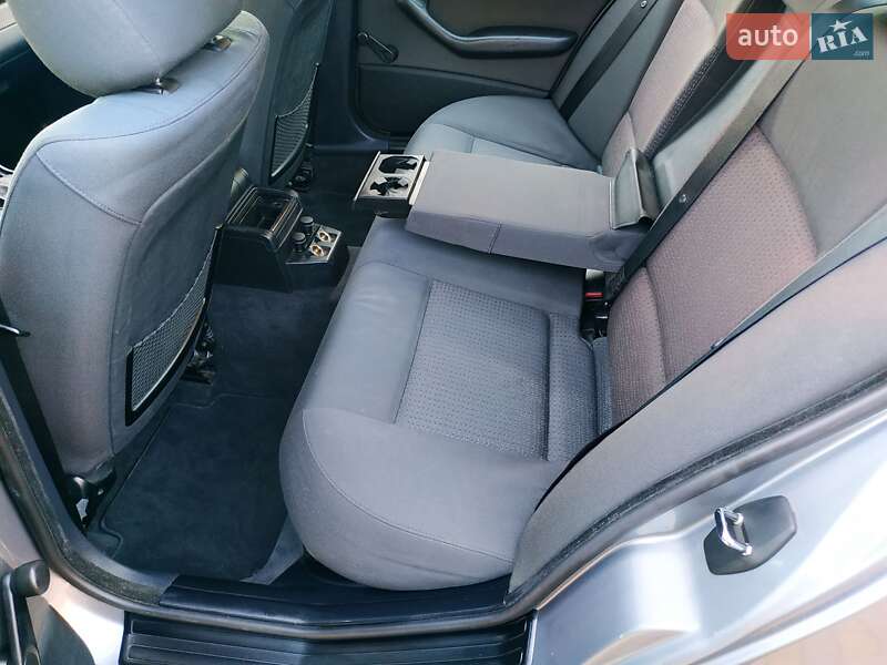 Седан BMW 3 Series 2004 в Луцке