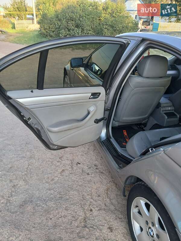 Седан BMW 3 Series 2003 в Коростене