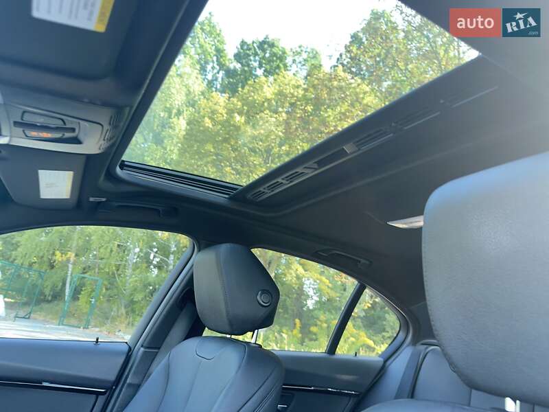 Седан BMW 3 Series 2016 в Киеве