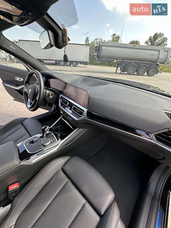 Седан BMW 3 Series 2022 в Києві