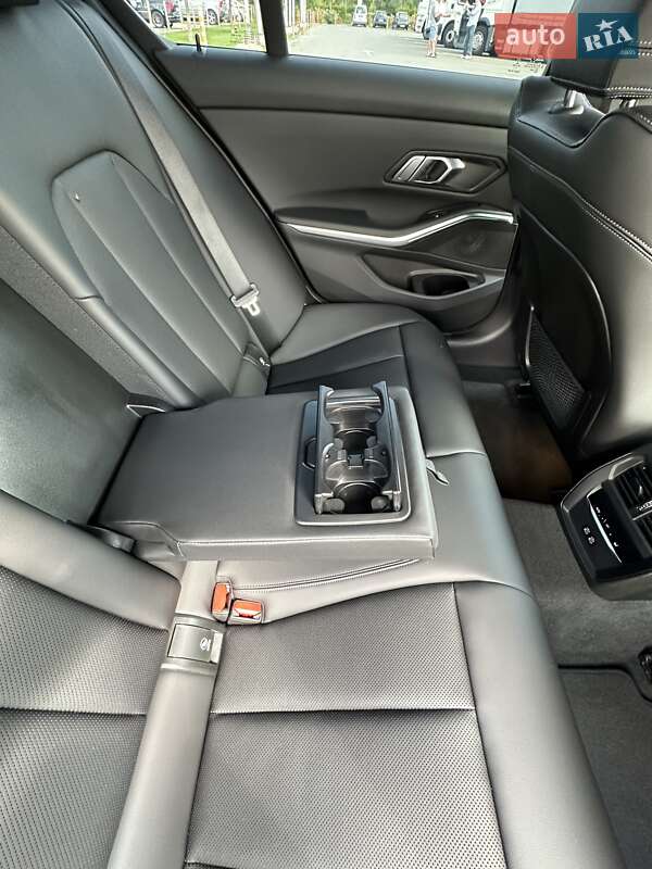 Седан BMW 3 Series 2022 в Києві