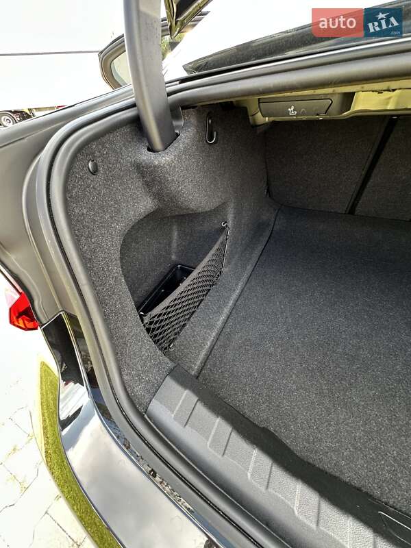 Седан BMW 3 Series 2022 в Києві